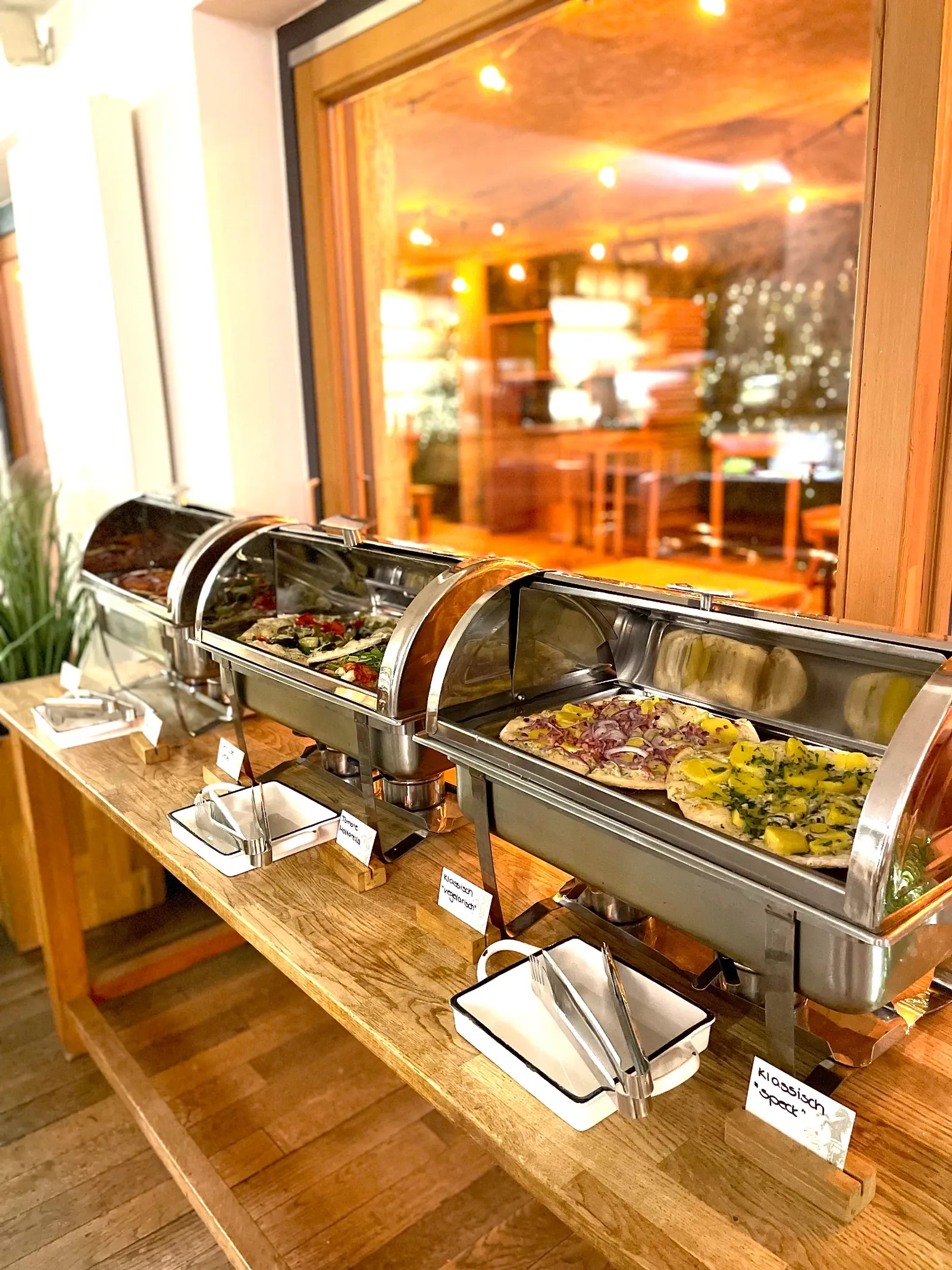 Vista: buffet di Dinnete